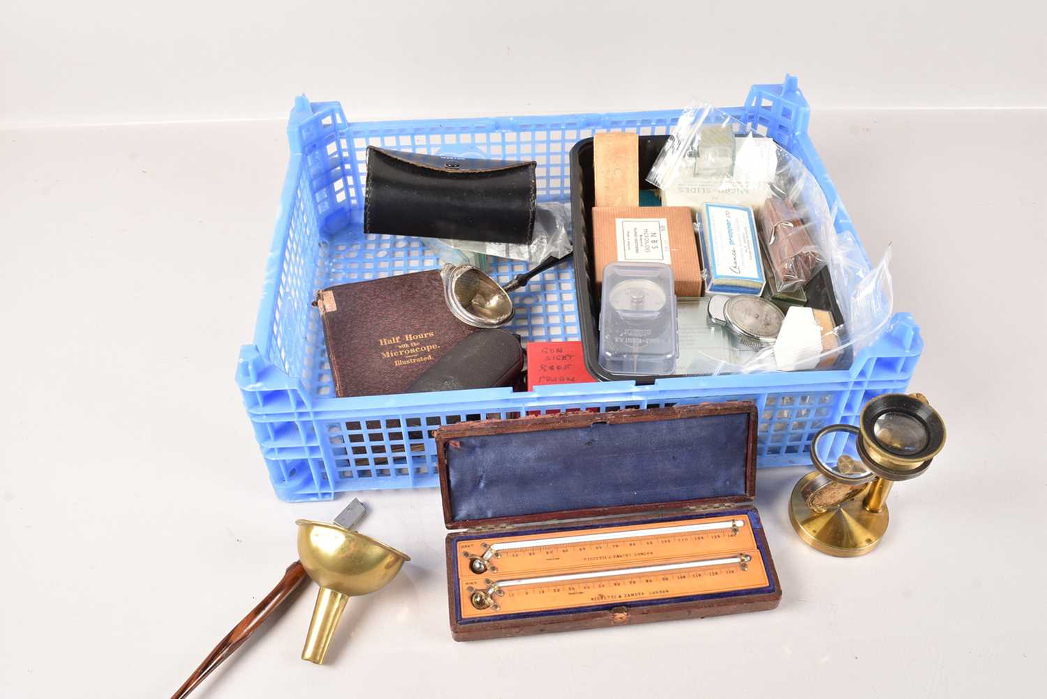 Lot 784 - An assortment of Scientific Equipment