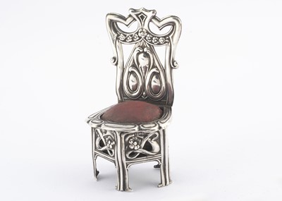 Lot 782 - An Art Nouveau hallmarked silver dolls’ house chair pincushion Birmingham 1907