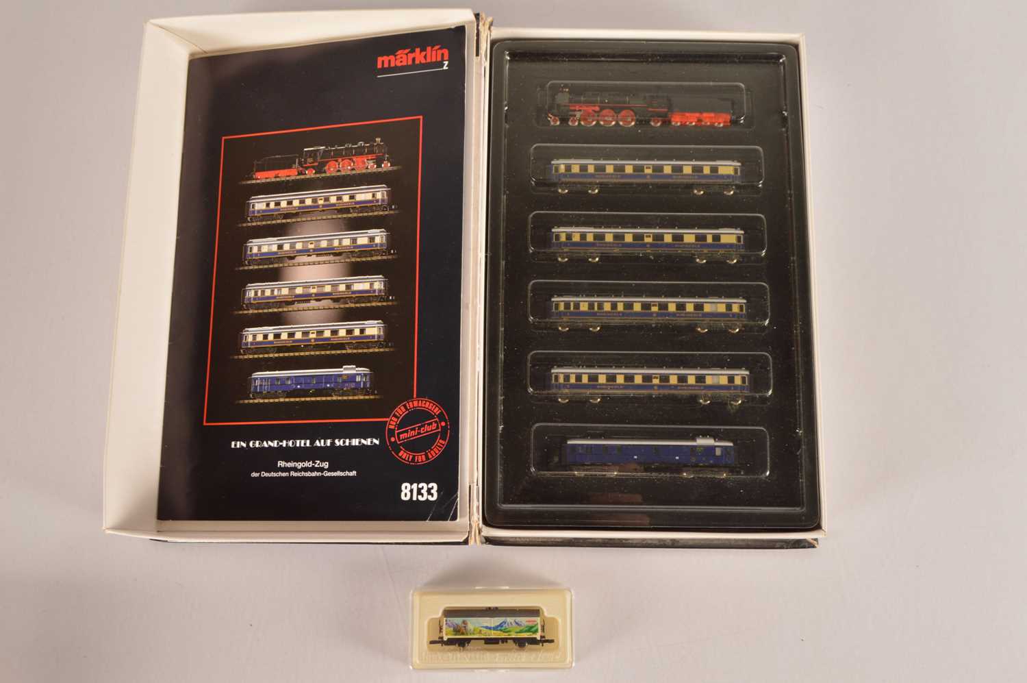 Lot 13 - Marklin Z Gauge Rheingold Train pack (2)
