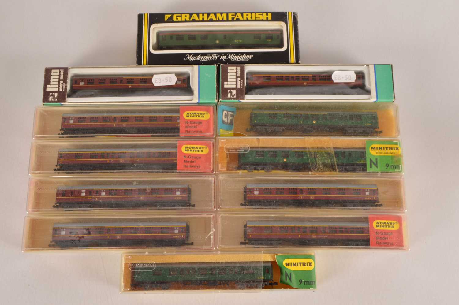 Lot 21 - N Gauge BR Coaching Stock (12)