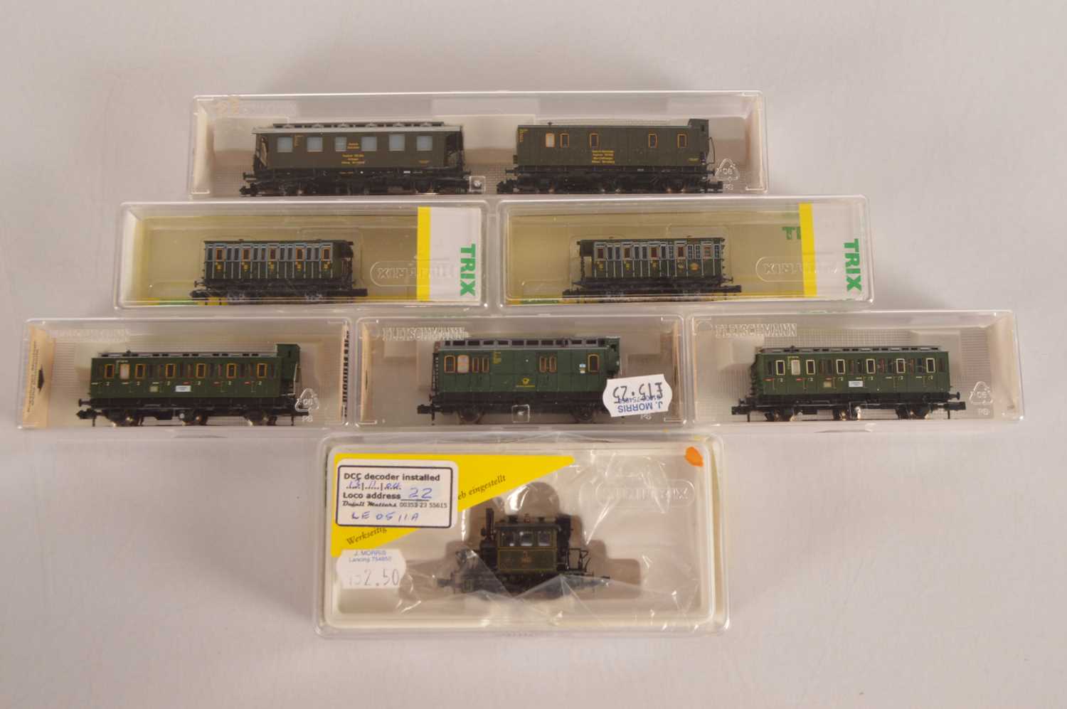 Lot 31 - Minitrix German Glaskasten and Coaching Stock (7)