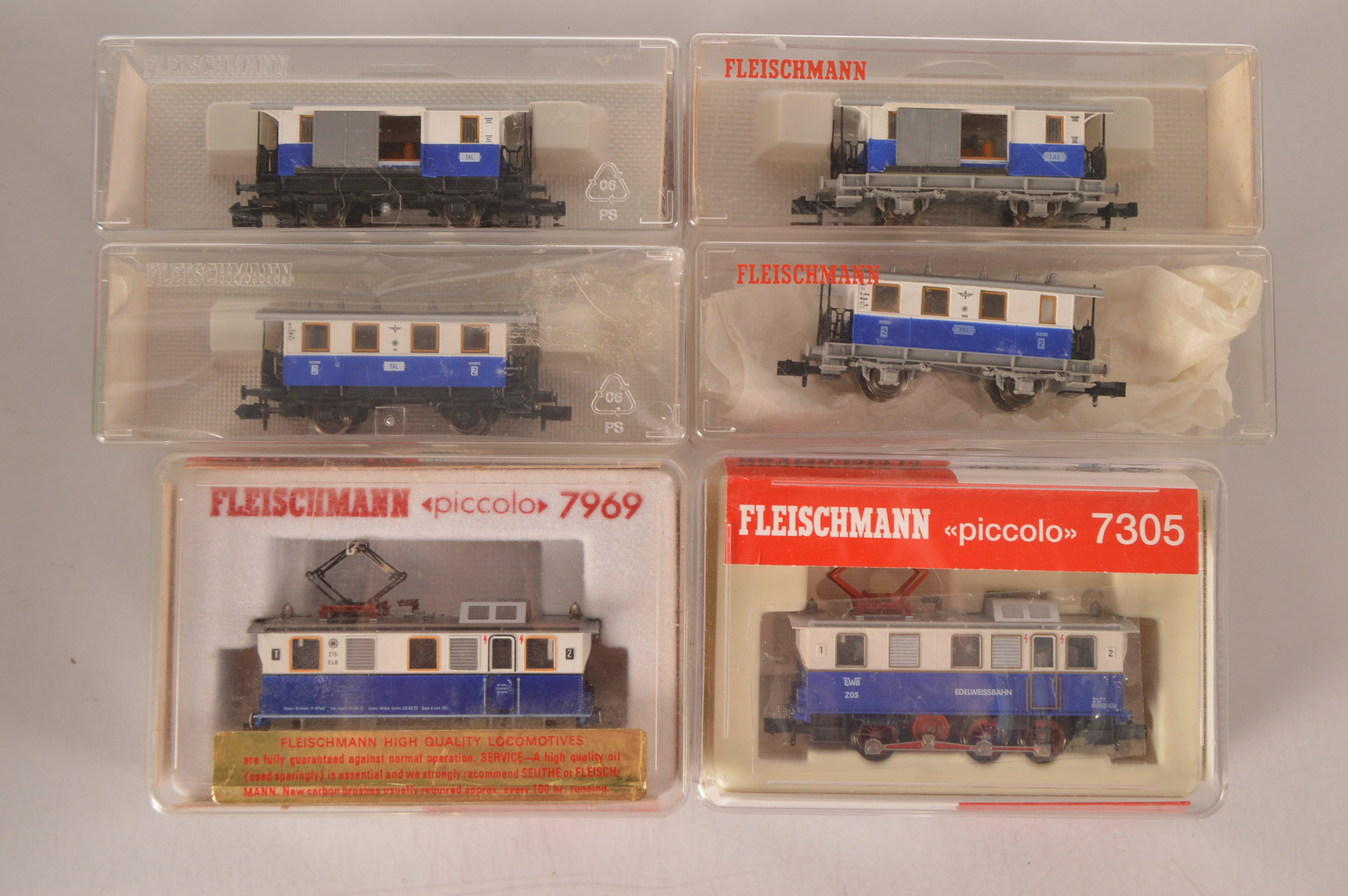 Nゲージ FLEISCHMANN piccolo 7334 機関車&客車セット Amazon.co.jp