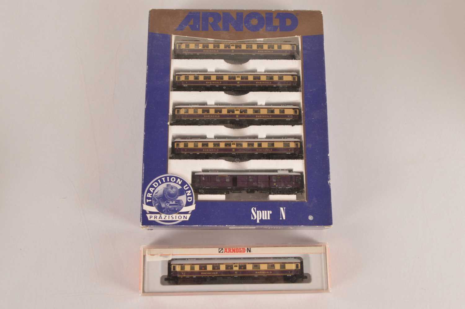 Lot 39 - Arnold N Gauge Rheingold Coach Pack and Additional Coach (2)