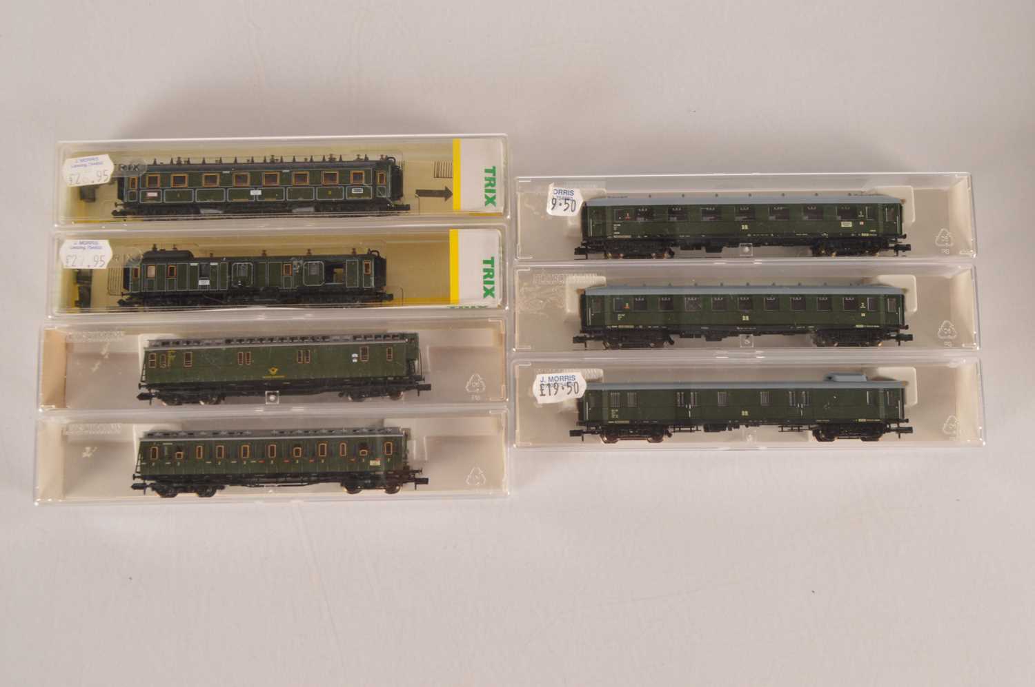 Lot 40 - German N Gauge Green Liveried Coaching Stock (7)