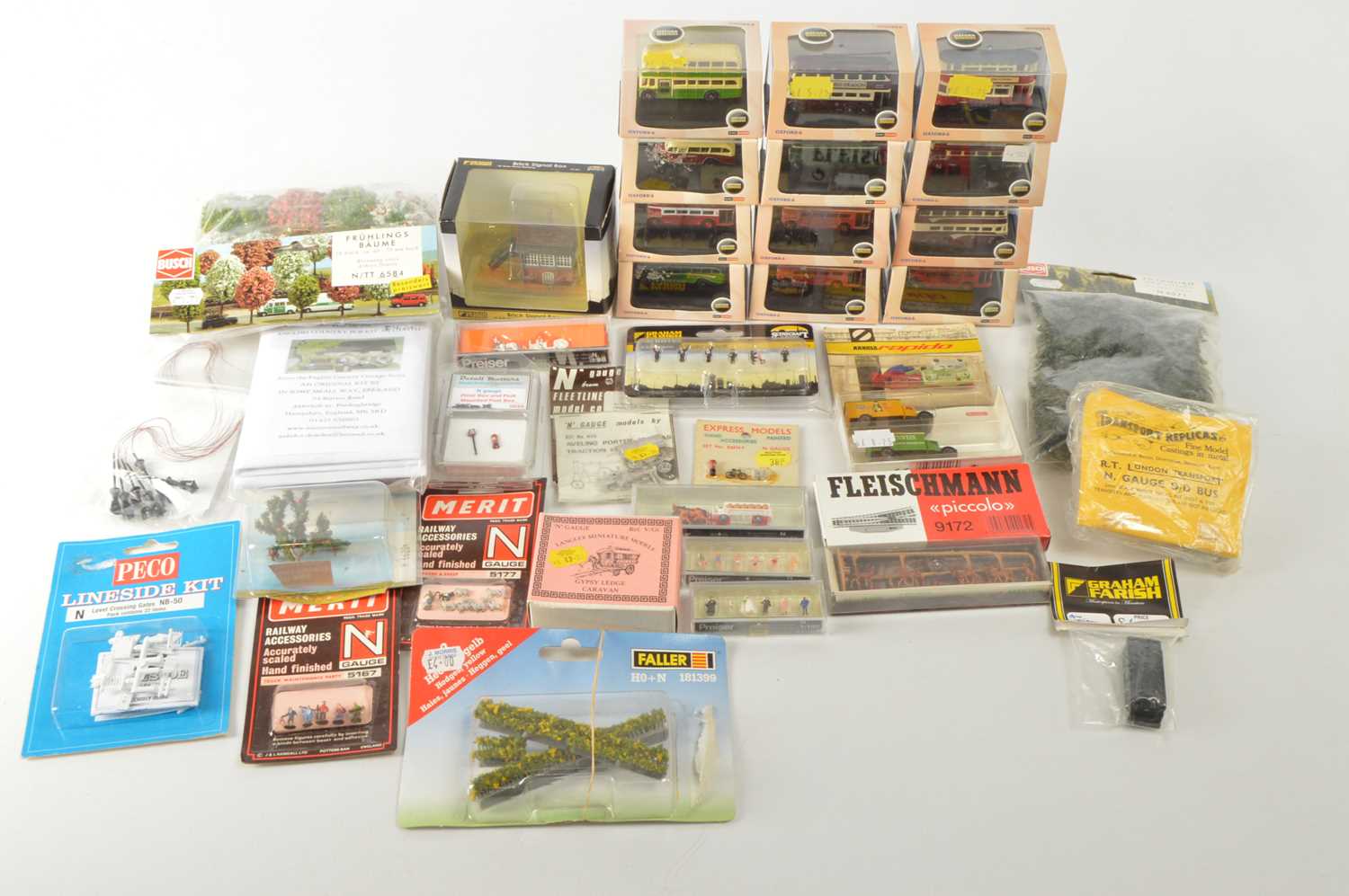 Lot 53 - N Scale Trackside Models and Accessories (35+)