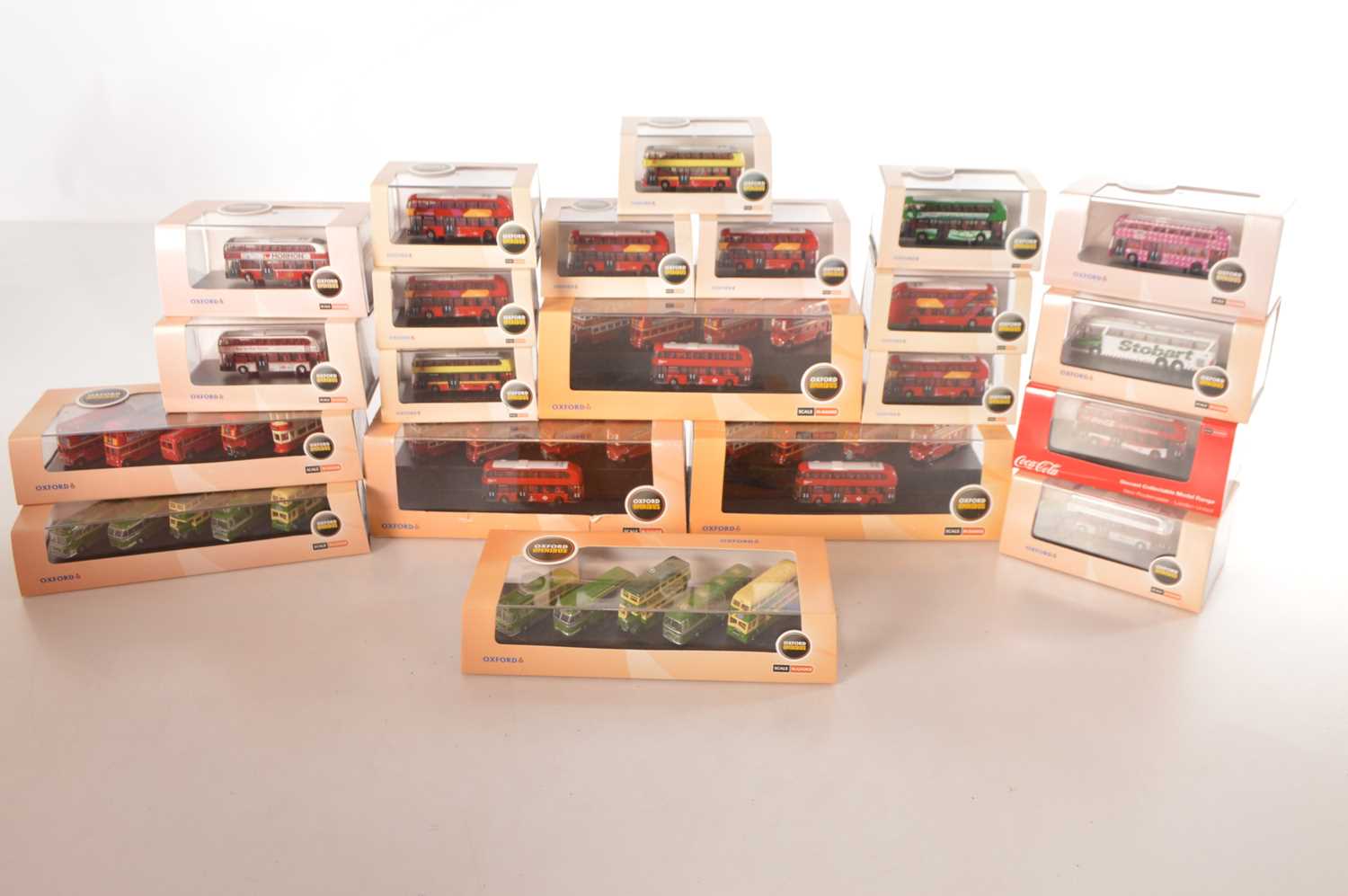 Lot 54 - Oxford Omnibus Diecast N Scale Trackside Vehicles (21)