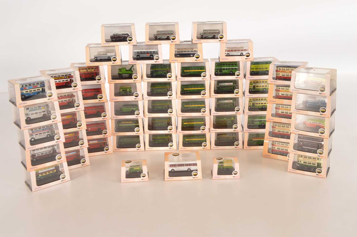 Lot 55 - Oxford Omnibus Diecast N Scale Trackside Vehicles (21)