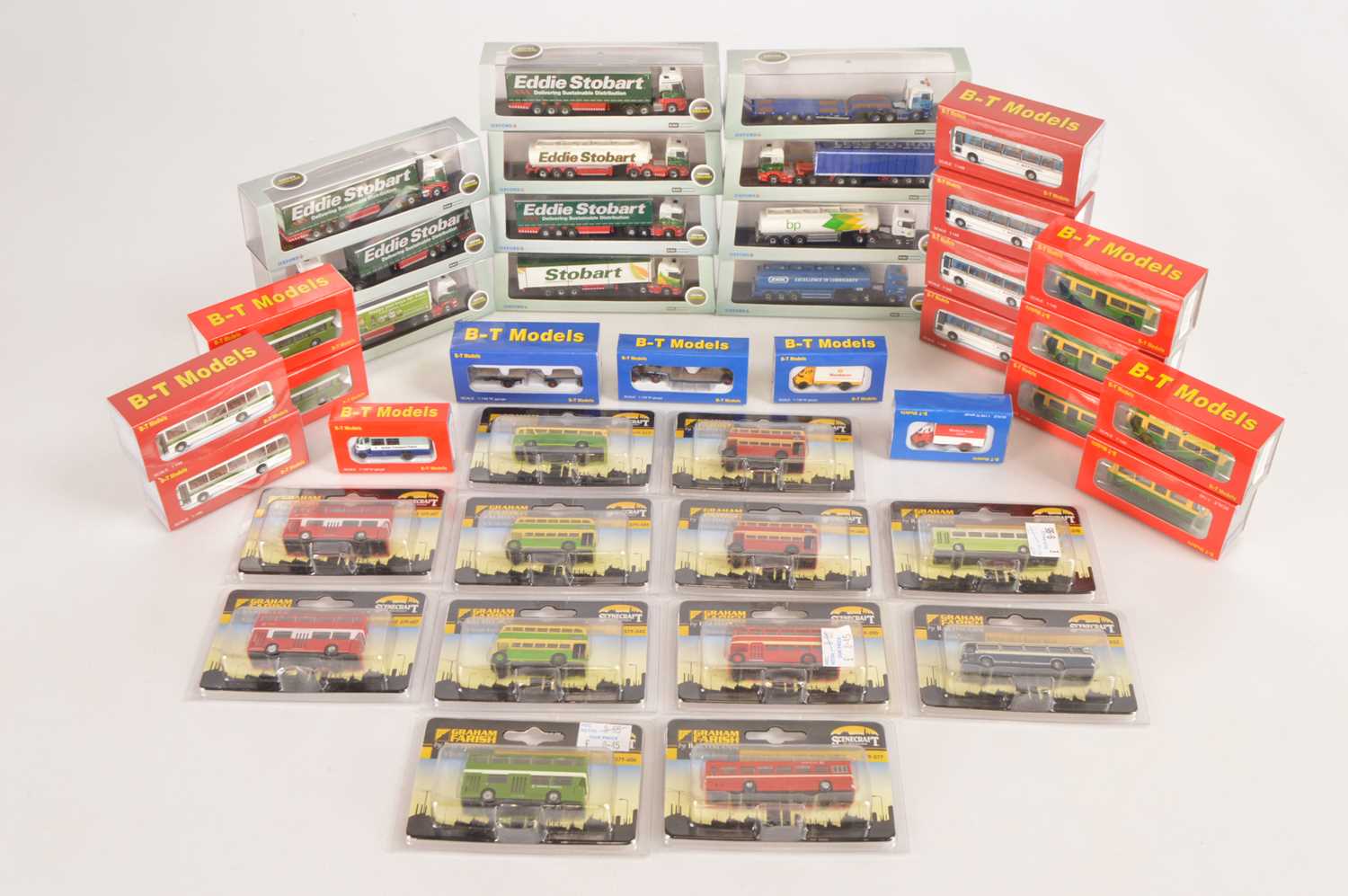 Lot 57 - N Scale Trackside Vehicles (41)