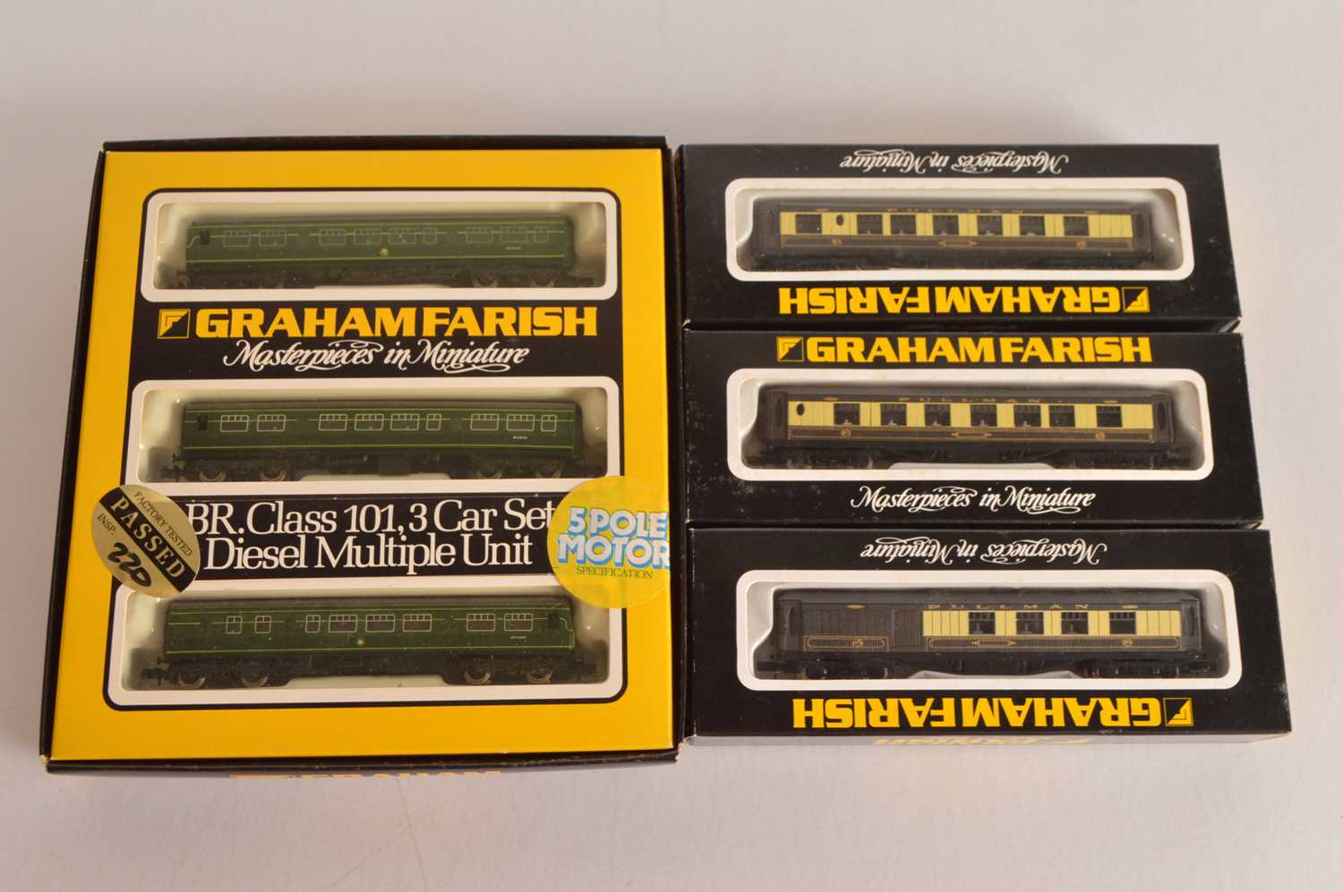 Lot 58 - Graham Farish N Gauge DMU and Pullman Coaches (4)