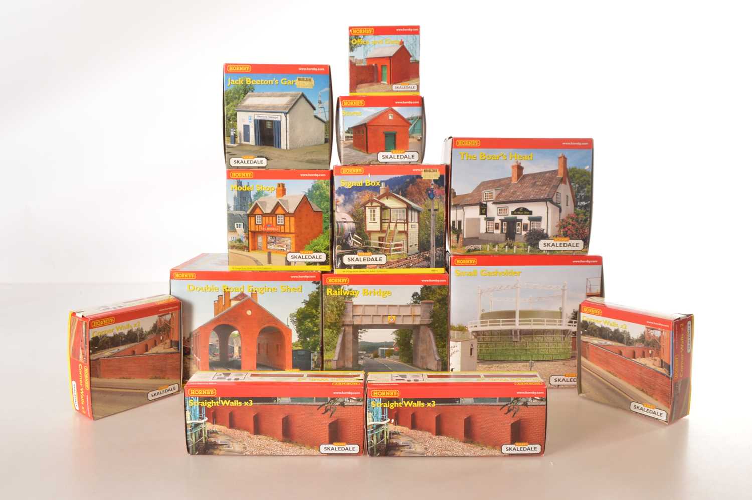 Lot 77 - Hornby 00 Gauge boxed Skaledale Railway Buildings High Street Buildings and Bridges and walling (13)