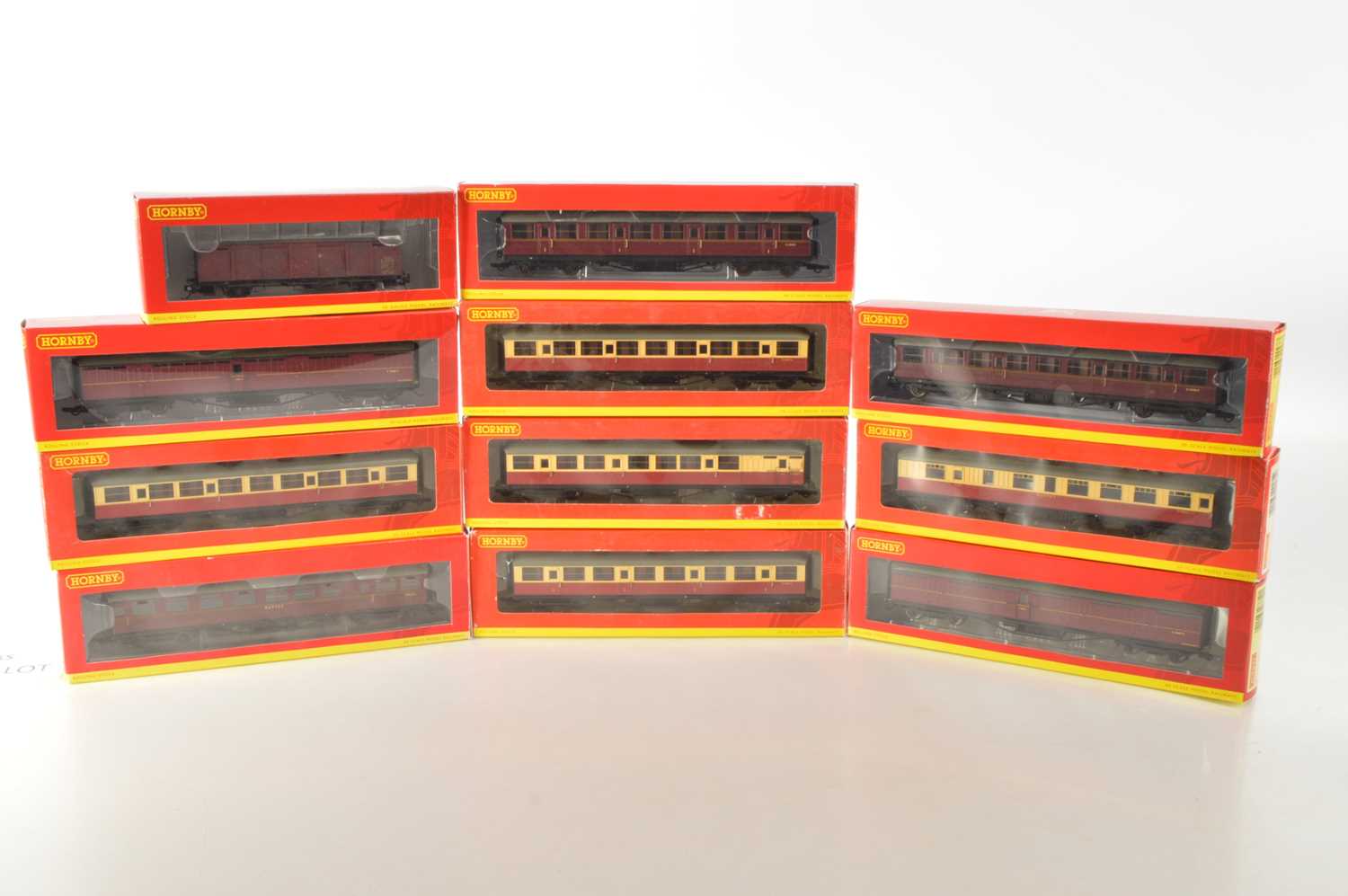 Lot 86 - Hornby 00 Gauge boxed BR ex LNER maroon and crimson and cream Coaches (11)