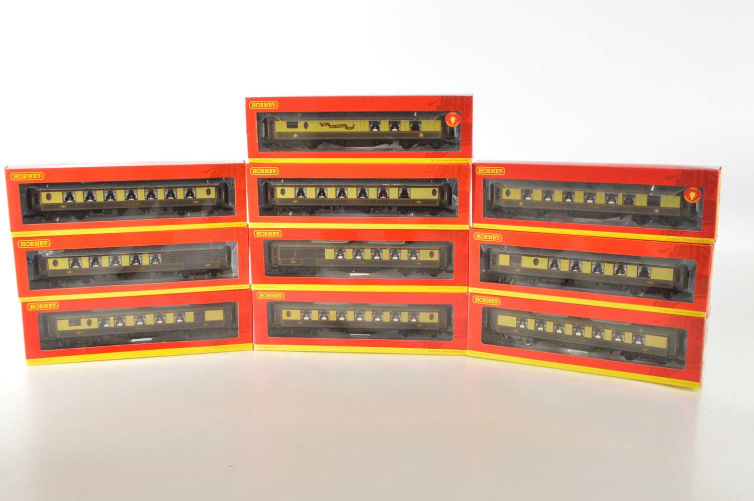 Lot 88 - Hornby 00 Gauge boxed chocolate and brown Pullman Cars with lights (10)