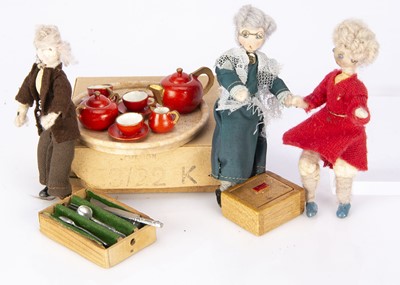 Lot 793 - 1930-50s dolls’ house chattels