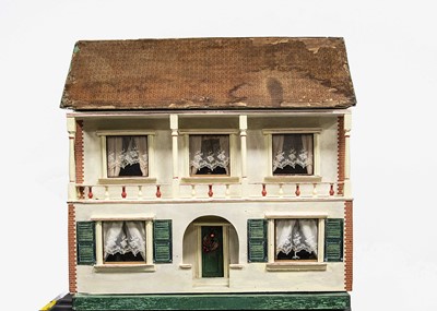 Lot 813 - A 1930s Tri-ang wooden dolls' house DH/3