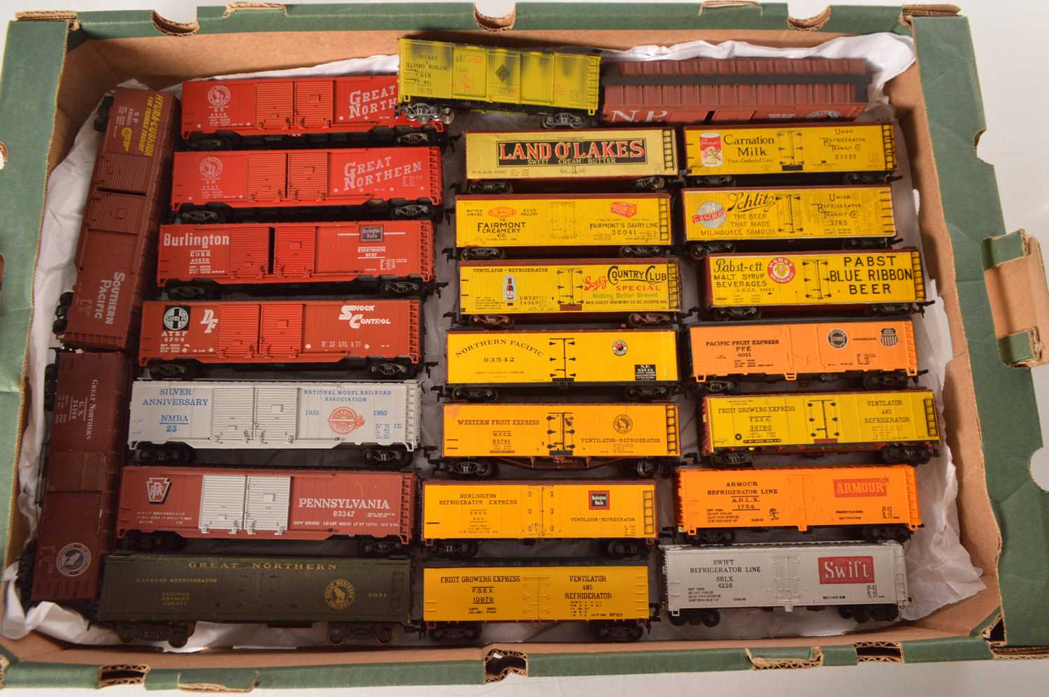 Lot 486 - Rivarossi Archive HO Gauge American Freight Stock Vans/Reefers (25)