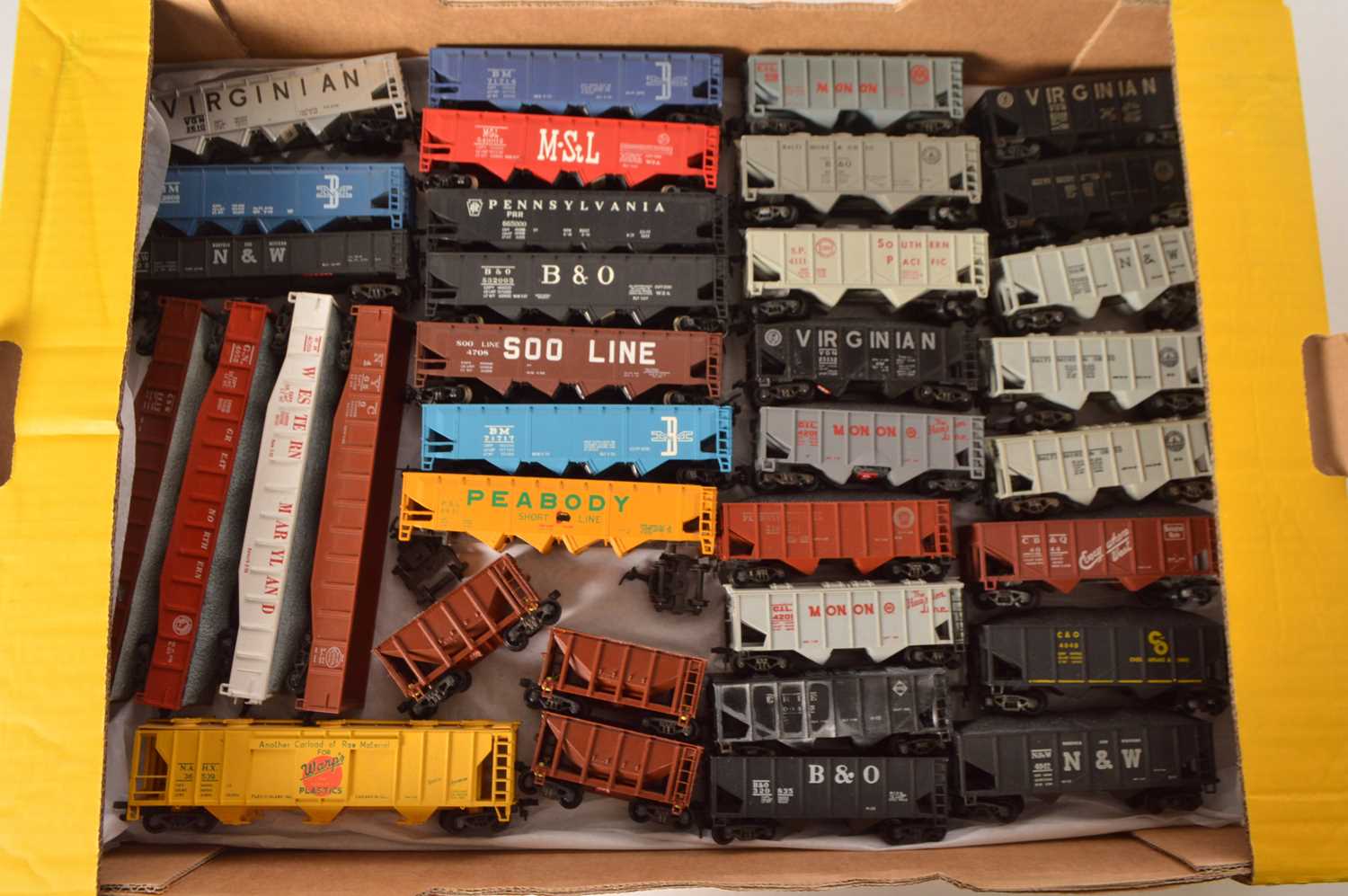Lot 490 - Rivarossi Archive HO Gauge American Freight Stock  Open Gondolas Hopper Wagons (35)