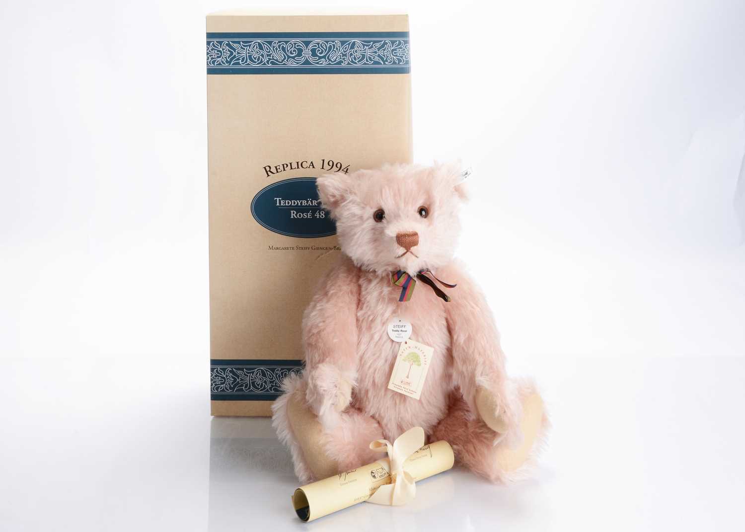 Lot 3 - A Steiff limited edition 1927 Teddy Rose replica teddy bear