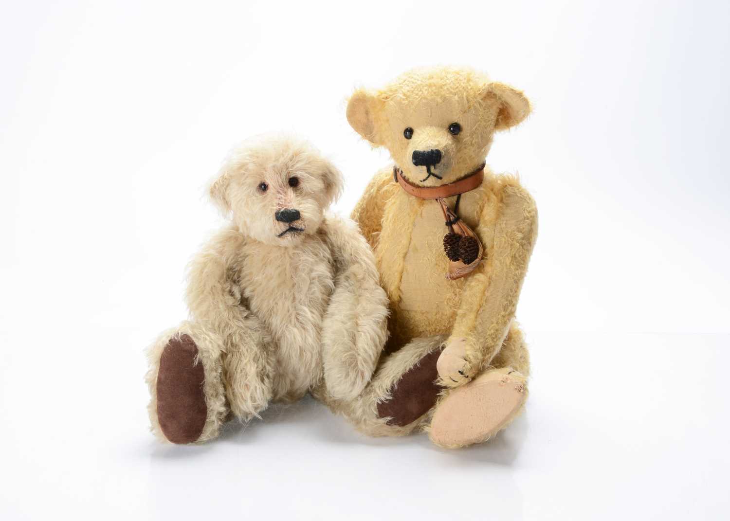 Lot 32 - Two artist teddy bears