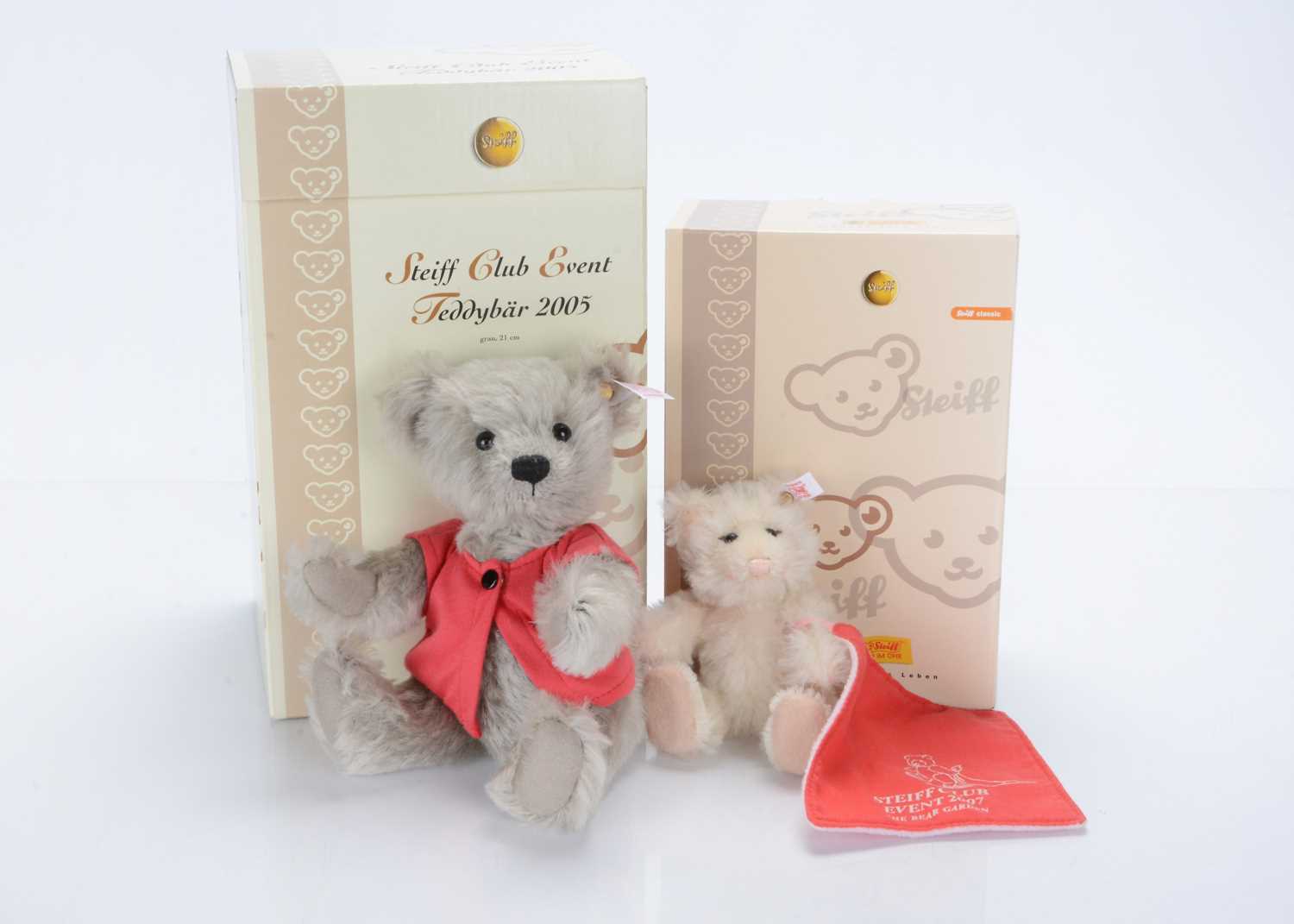 Lot 44 - Two Steiff Club limited edition small teddy bears