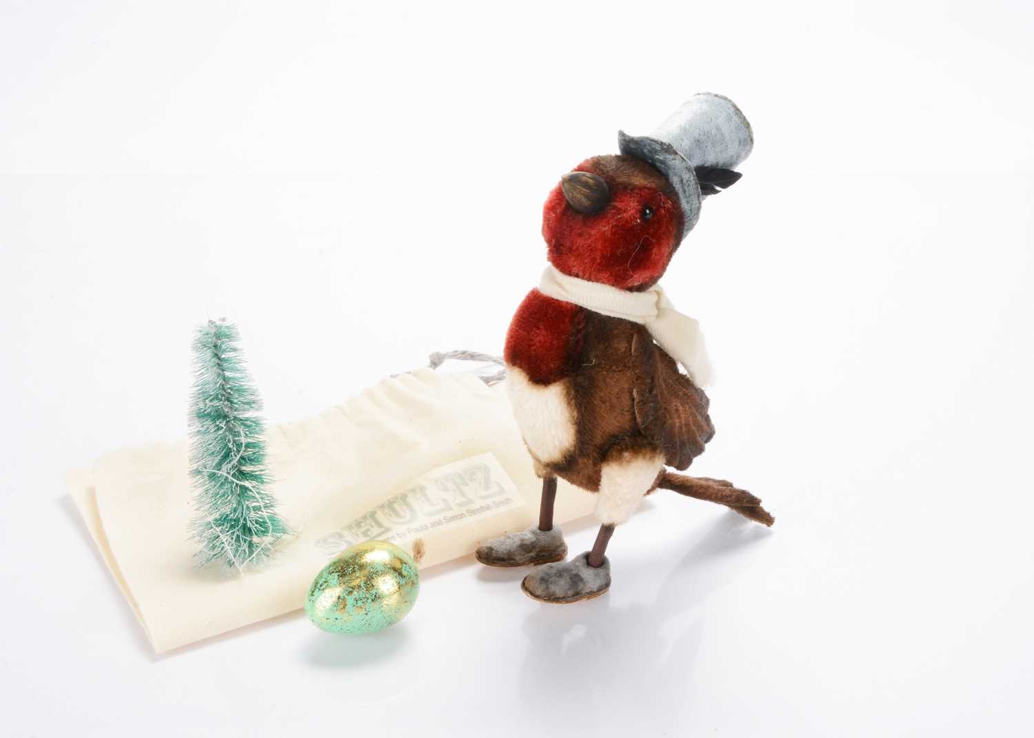 Lot 65 - A limited edition Shultz "Sir Robin" miniature bird