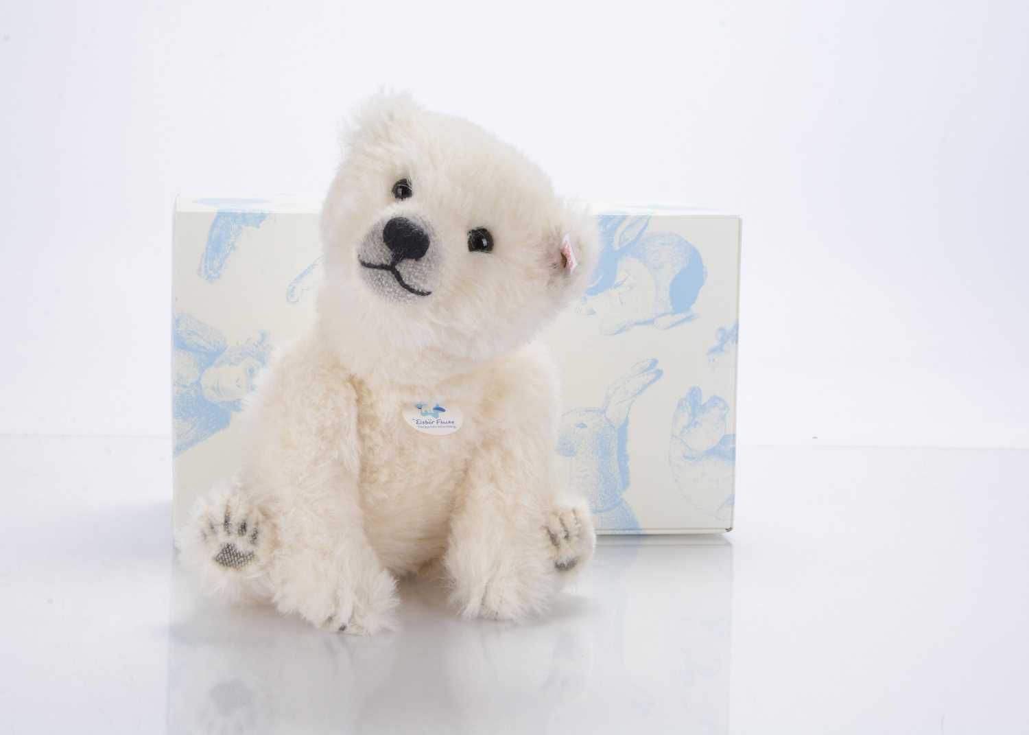 Lot 77 - A Steiff limited edition Flocke (Snowflake) polar bear