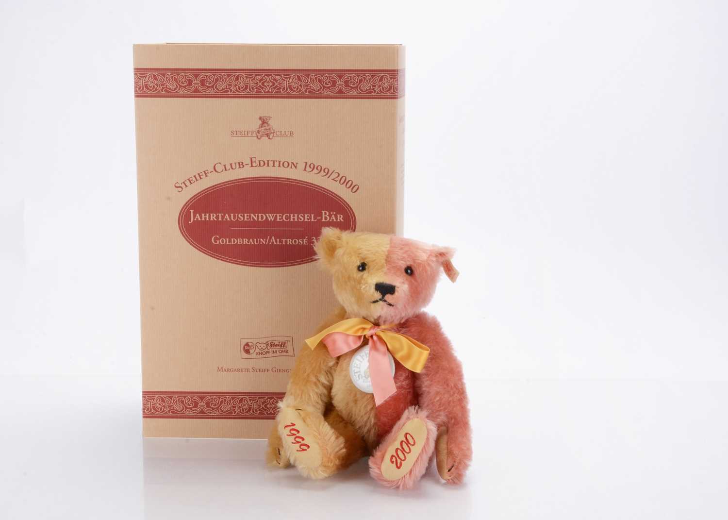 Lot 84 - A Steiff Club limited edition Year 2000 Teddy Bear 1999