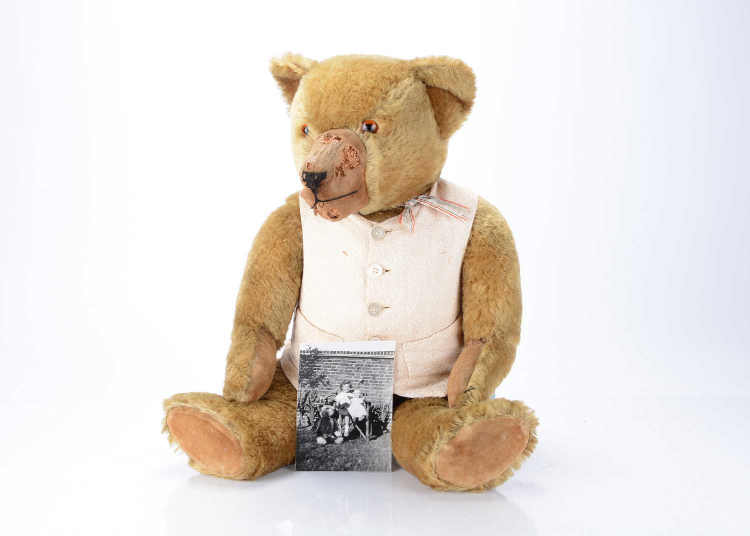 Lot 264 - Teds, a large 1930s British teddy bear with provenance