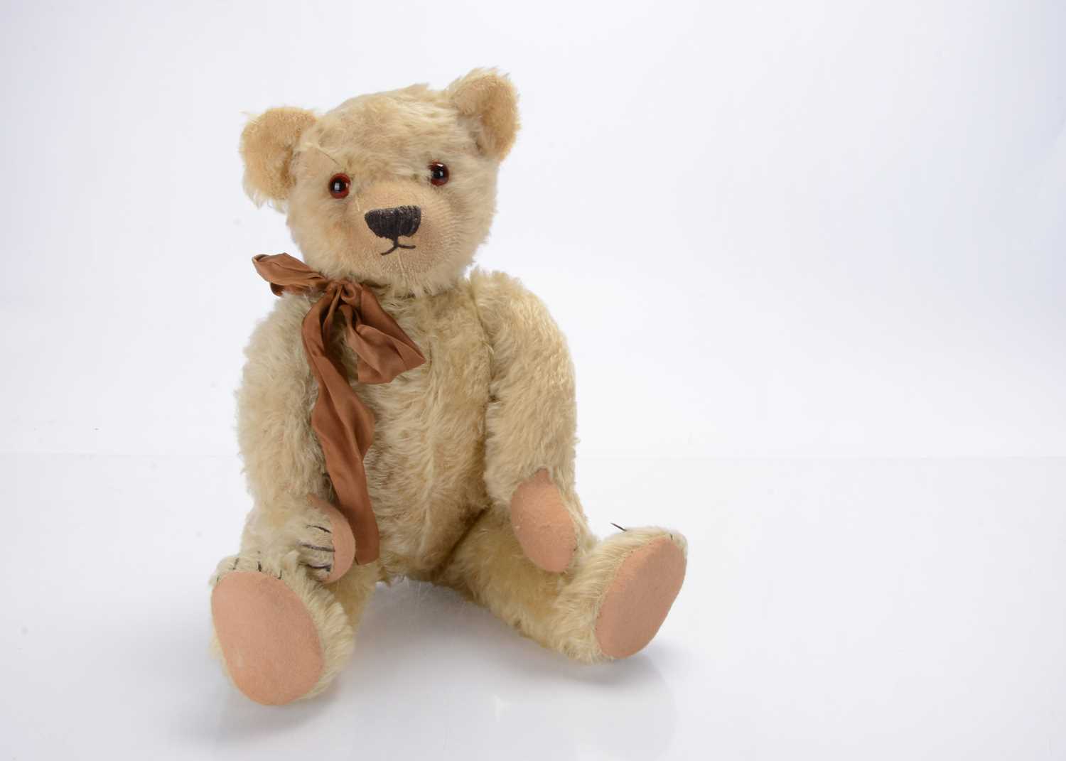 Lot 290 - A 1920/30s Chad Valley teddy bear