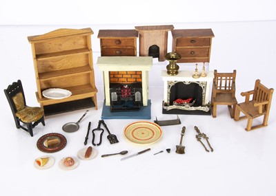 Lot 914 - Older dolls’ house furniture and chattels