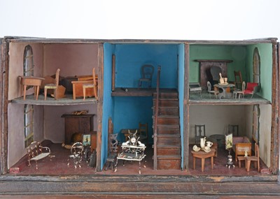 Lot 724 - An early 19th century small Palladian style stained wood dolls’ house
