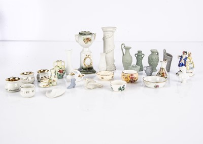 Lot 923 - Dolls’ house porcelain wares