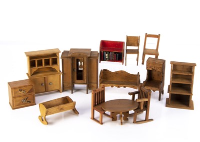 Lot 935 - 1910-1930s dolls house furniture