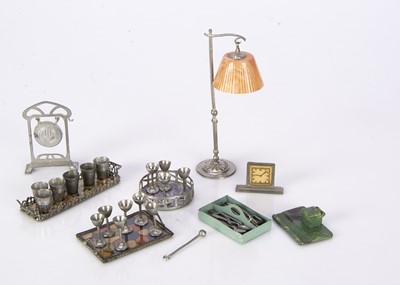 Lot 944 - German 1930s metal dolls’ house chattels