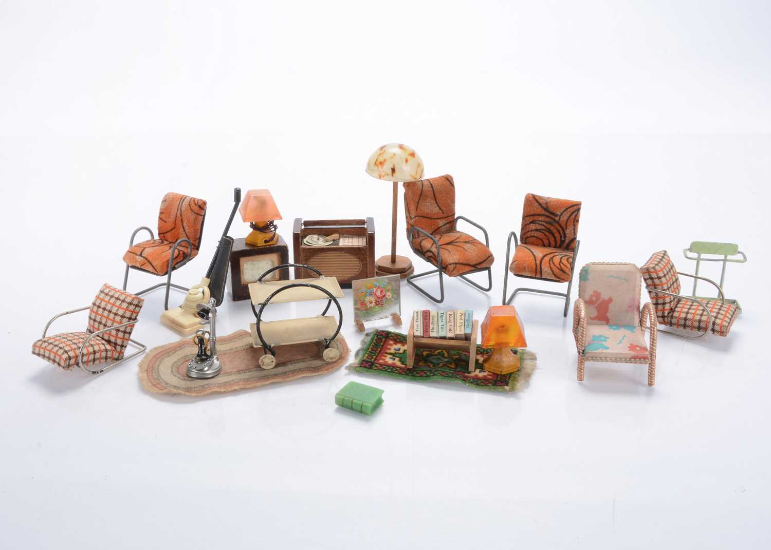 Lot 1181 - 1930s-50s dolls’ house furniture and chattels