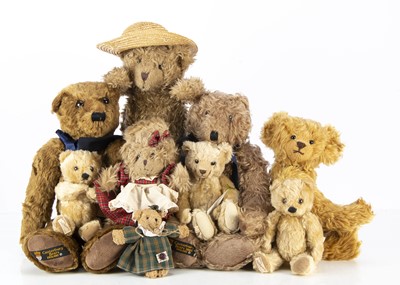 Lot 335 - A selection of manufactured Teddy Bears