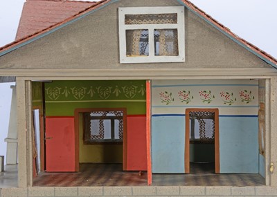 Lot 1492 - A Schoenhut wooden bungalow dolls’ house