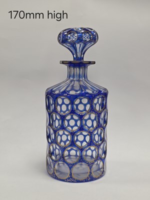 Lot 22 - A collection of glass