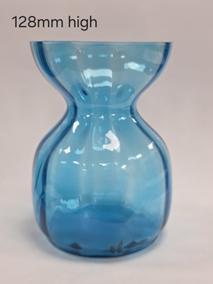 Lot 22 - A collection of glass