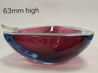 Lot 22 - A collection of glass