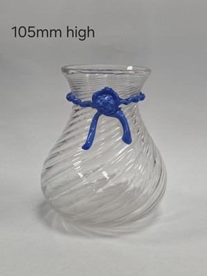 Lot 22 - A collection of glass