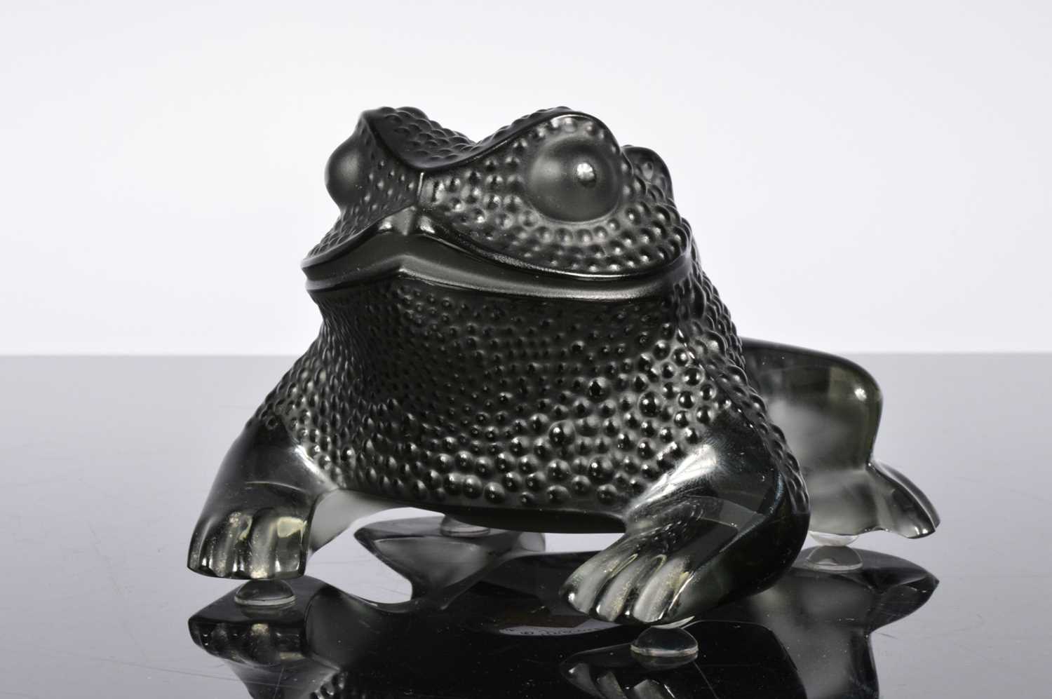 Lot 32 - A modern Lalique glass model of a toad