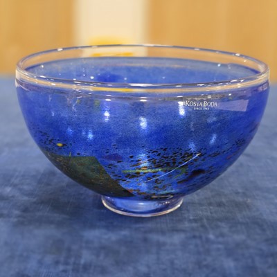 Lot 37 - A Kosta Boda glass bowl by Bertil Vallien
