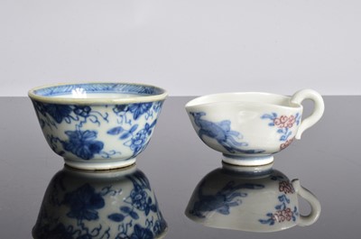 Lot 86 - Four small Far Eastern porcelain items