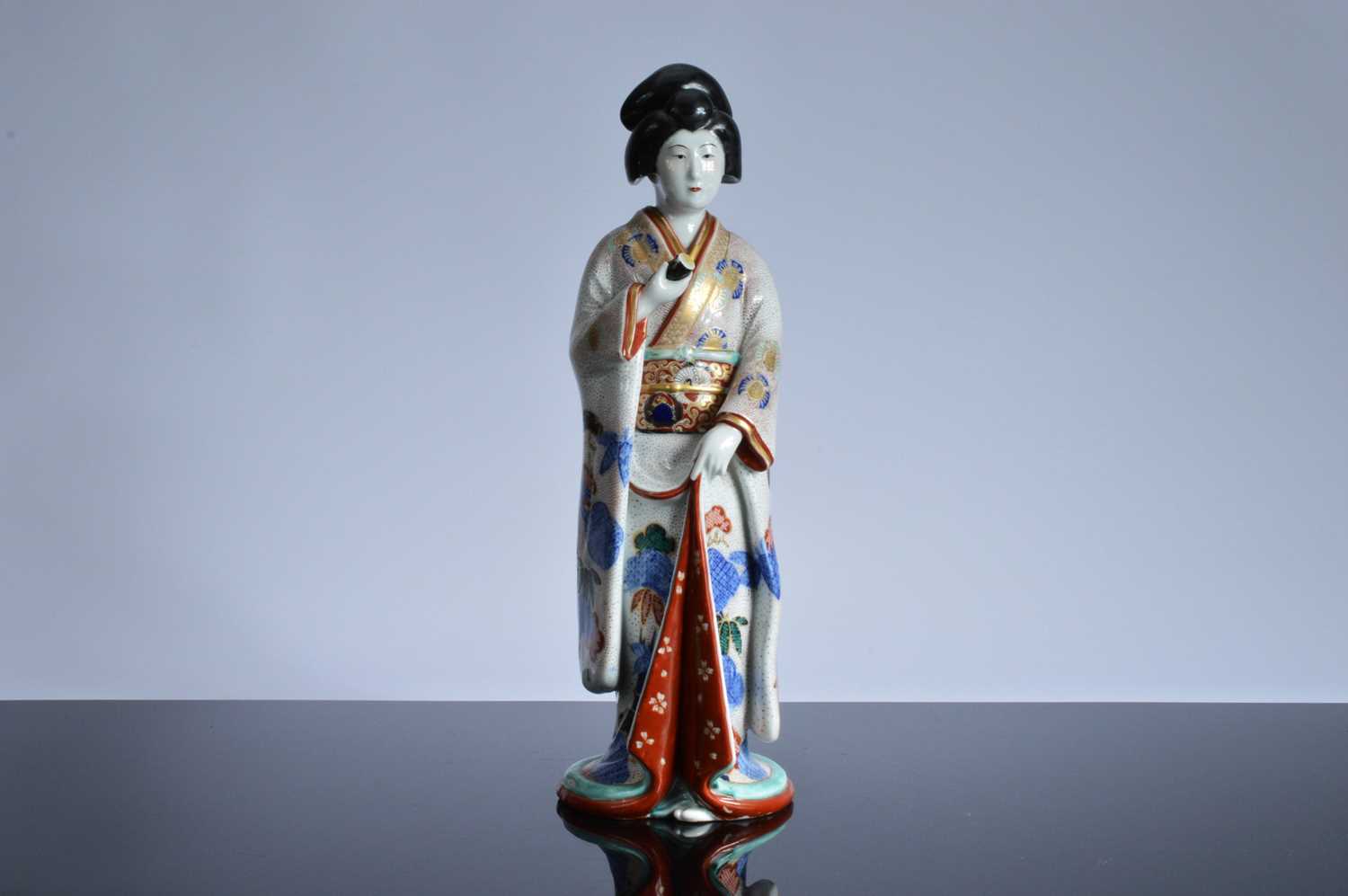 Lot 88 - A c1920s nice large Japanese porcelain figure of a Geisha
