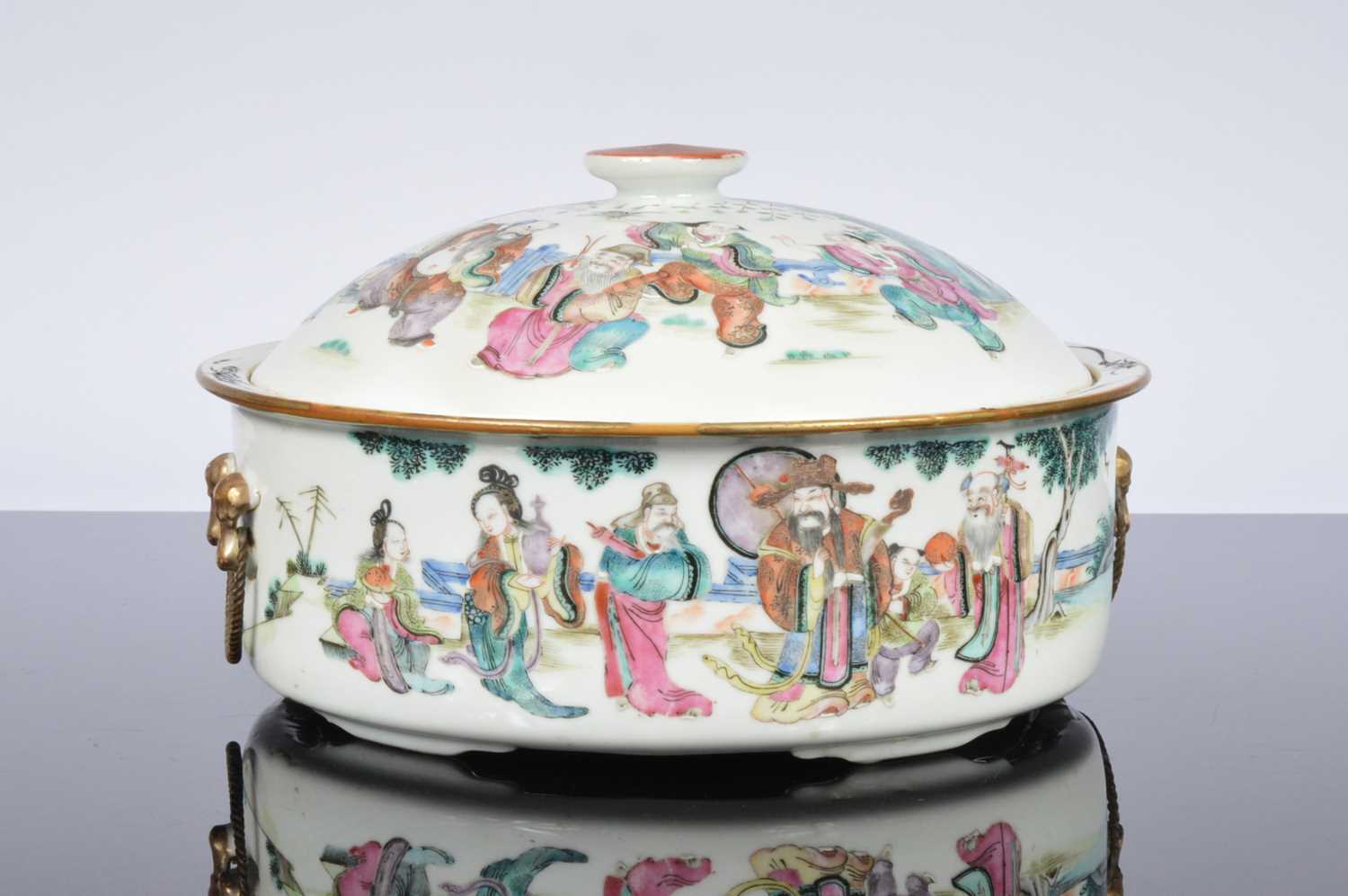 Lot 89 - A nice early 20th century Chinese porcelain and enamel decorated fish tureen and cover