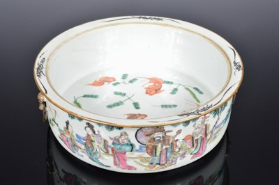 Lot 89 - A nice early 20th century Chinese porcelain and enamel decorated fish tureen and cover