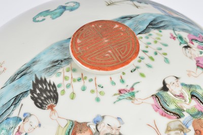 Lot 89 - A nice early 20th century Chinese porcelain and enamel decorated fish tureen and cover