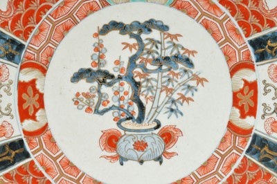 Lot 91 - A large 20th century Japanese porcelain Imari style charger and another Arita style example