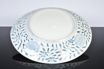 Lot 91 - A large 20th century Japanese porcelain Imari style charger and another Arita style example