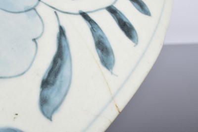 Lot 91 - A large 20th century Japanese porcelain Imari style charger and another Arita style example